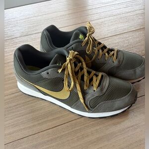 Nike MD Runner 2 SE sneakers green Mens 11